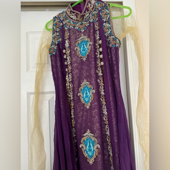Indian style Pakistani style dress. Purple gold sequin size medium. - Picture 7 of 9